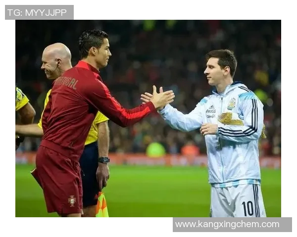 电影明星与足球明星同框互动视频揭秘他们的友谊与合作趣事